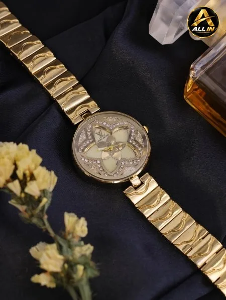 ساعة نسائية LOUIS VUITTON ماستر كوبي.